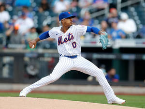 Marcus Stroman Throwing Baseball Wallpaper