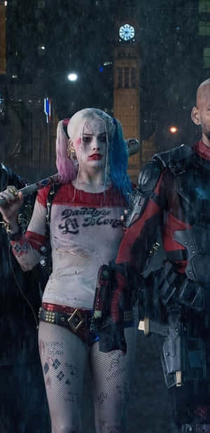 Margot Robbie Harley Quinn Standing Straight Wallpaper