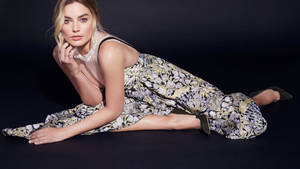 Margot Robbie In Floral Dress Wallpaper