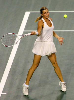 Maria Kirilenko All-white Attire Wallpaper