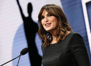 Mariska Hargitay 68th Annual Ace Eddie Awards Wallpaper