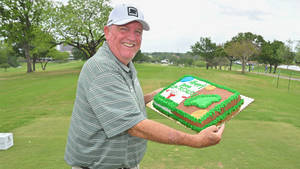 Mark Calcavecchia Celebrating With A Cake Wallpaper