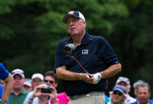 Mark Calcavecchia Tracking The Golf Ball Wallpaper