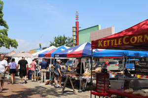 Market At Downtown Garland Wallpaper