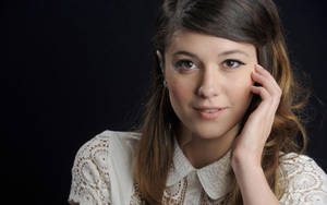 Mary Elizabeth Winstead Dark Background Wallpaper