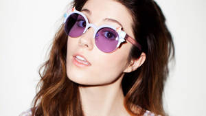 Mary Elizabeth Winstead In Purple Sunglasses Wallpaper