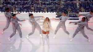 Mary J Blige Superbowl Dance Pose Wallpaper