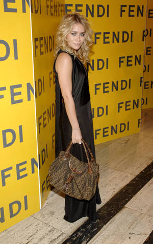 Mary-kate Olsen Fendi Event Wallpaper