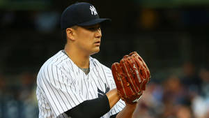 Masahiro Tanaka Wearing Brown Leather Gloves Wallpaper