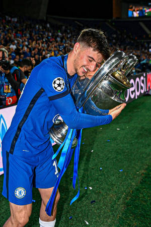 Mason Mount Hugs A Trophy Wallpaper