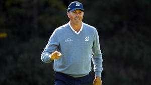 Matt Kuchar Golf Ball In Hand Wallpaper