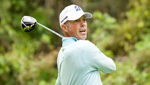 Matt Kuchar Swinging Golf Club Wallpaper