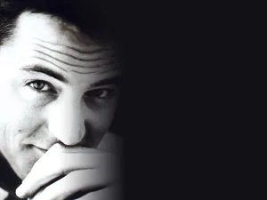 Matthew Perry, Actor & Comedian Wallpaper
