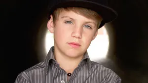 Mattyb With Black Hat Wallpaper