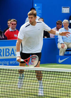 Max Mirnyi Running On The Court Wallpaper