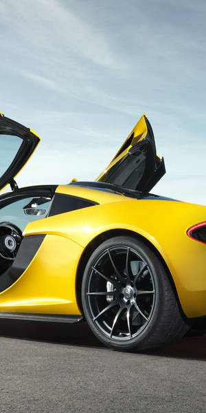 Mclaren Black And Yellow 650s Wallpaper