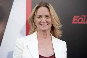 Melissa Leo Actress In White Blazer Wallpaper