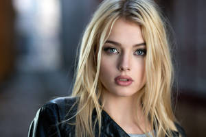 Messy Blonde Hair Woman Face Wallpaper