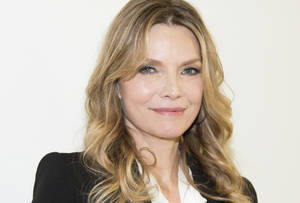 Michelle Pfeiffer Famous American Actress Wallpaper