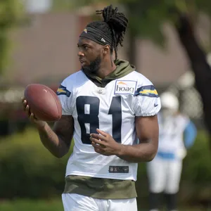 Mike Williams Nfl Training Camp Wallpaper