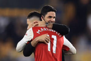 Mikel Arteta Hugging Gabriel Martinelli Wallpaper