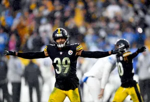 Minkah Fitzpatrick Pittsburgh Steelers Player Celebrating Wallpaper