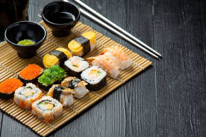 Mixed Sashimi On Bamboo Mat Wallpaper