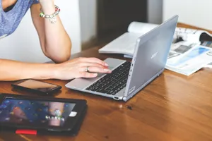 Mobile Phone Of Working Girl Wallpaper