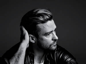 Modern Textured Pompadour Men's Hairstyle Wallpaper