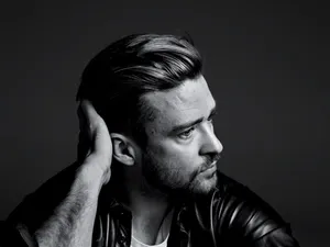 Modern Textured Pompadour Men's Hairstyle Wallpaper