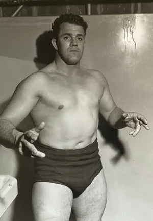 Monochrome Canadian Professional Wrestler Stu Hart Wallpaper