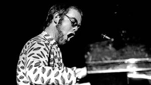 Monochrome Classic Elton John Concert Wallpaper