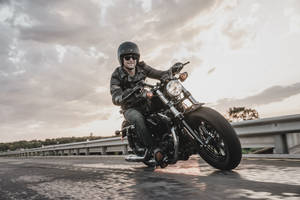 Moving Black Harley Davidson Wallpaper