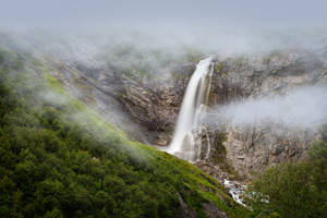 Moving Water From A Cliff Wallpaper