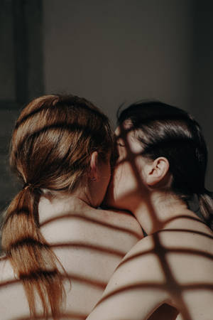 Naked Women Kissing Wallpaper