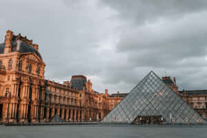 Napolean Courtyard In The Louvre Museum Wallpaper