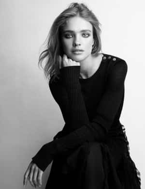 Natalia Vodianova Strikes A Pose In Elegant Dress Wallpaper