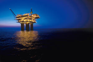 Natural Gas Extraction In The Midst Of The Ocean Wallpaper