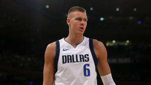 Nba Athlete Dallas Kristaps Porzingis Wallpaper