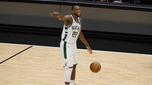 Nba League Player Khris Middleton Wallpaper