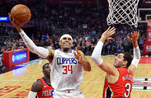 Nba Player Los Angeles Tobias Harris Layup Wallpaper