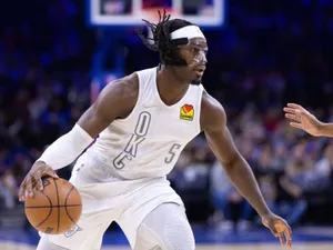 Nba Thunder Luguentz Dort With Nose Guard Wallpaper