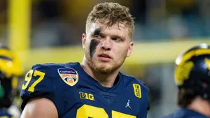 Ncaa Football Aidan Hutchinson Michigan Wolverines Wallpaper
