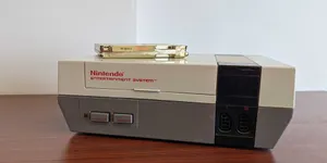 Nes In Wooden Table Wallpaper