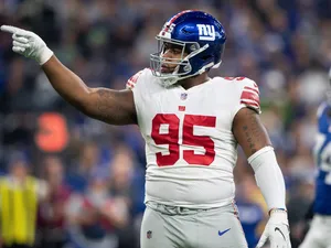 New York Giants Defensive Tackle Bj Hill Lucas Oil Stadium Wallpaper