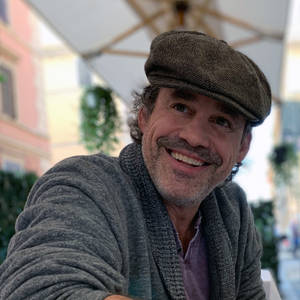 Nicholas Brendon In Beret Wallpaper