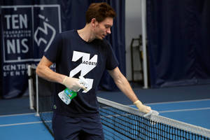 Nicolas Mahut Cleaning The Net Wallpaper