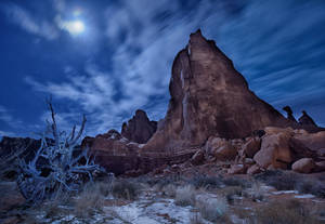 Night Mode Shot At Arches National Park Wallpaper