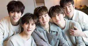 Nu'est Music Band In Concert Wallpaper