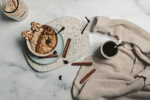 Oatmeal With Gingerbread Cookies Wallpaper